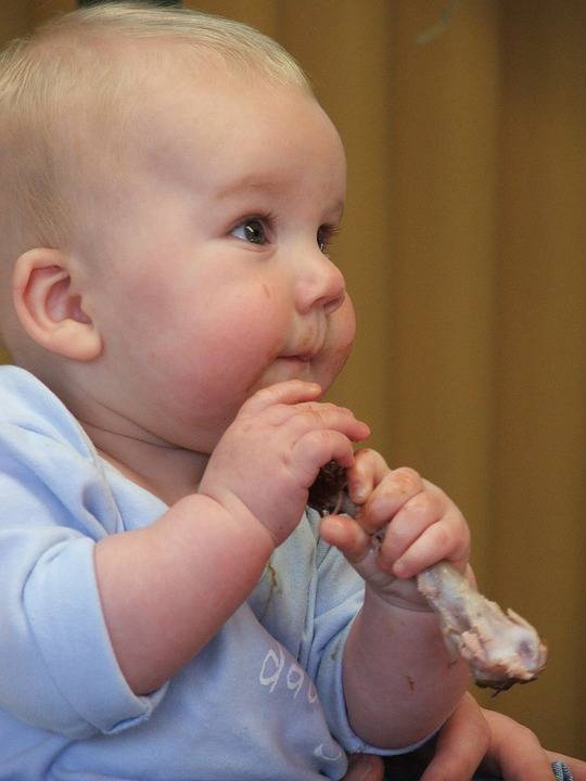 婴儿吃奶奶水急吐奶头的原因婴儿吃奶需要注意的地方
